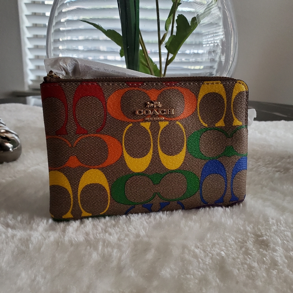 🔥🔥🔥  Price Drop New Coach rainbow 🌈 wristlet - Picture 10 of 11
